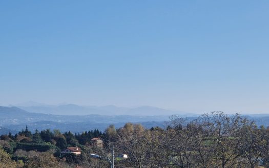 Cascina con giardino privato