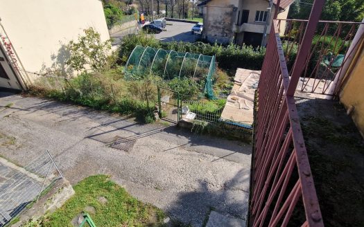 Cascina con giardino privato