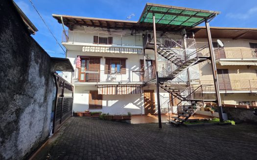 Grande trilocale in palazzina di sole due unità.